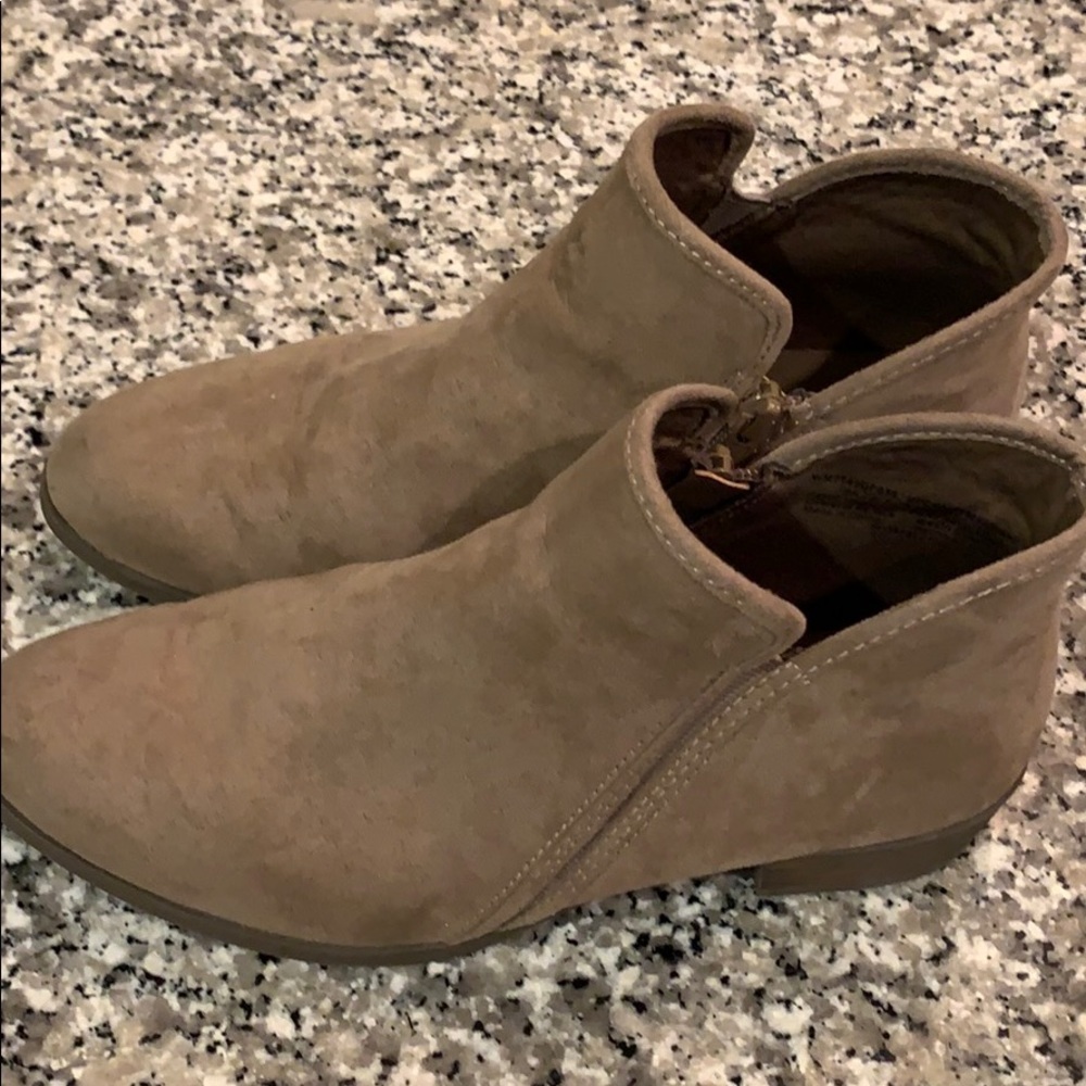 Women’s “Chelsea” Boots